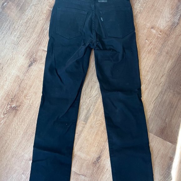 Levi's 724 High Rise Slim Straight Fit Jeans - Picture 3 of 3
